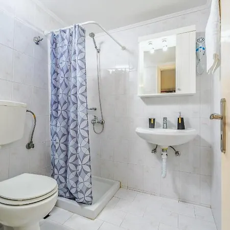 Dionysios Apartamento Keri
